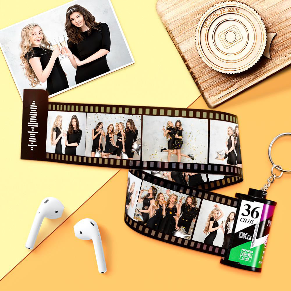 Zielony breloczek z personalizowanym kodem QR na zdjęcia - idealny prezent na rocznicę