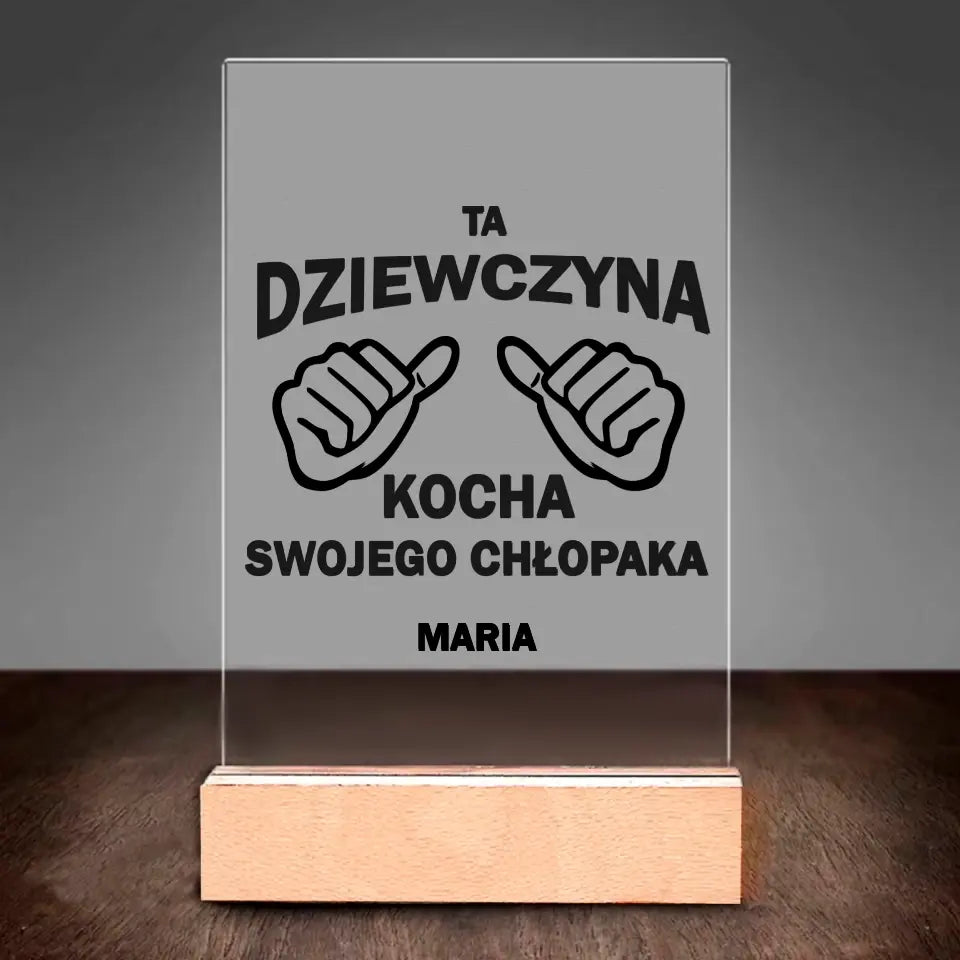 Ta dziewczyna kocha swojego chłopaka