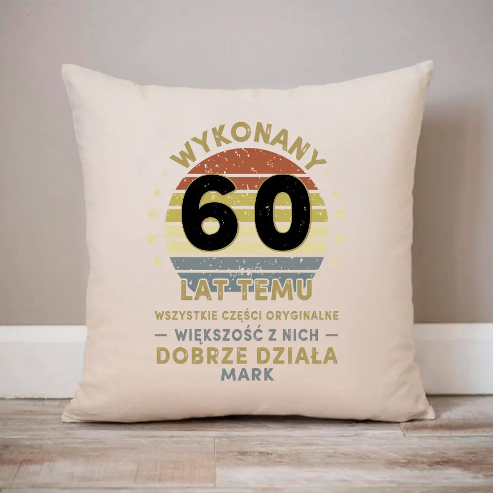 Wykonany 60 lat temu. Wszystkie części oryginalne. Większość z nich dobrze działa