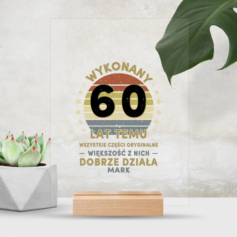 Wykonany 60 lat temu. Wszystkie części oryginalne. Większość z nich dobrze działa