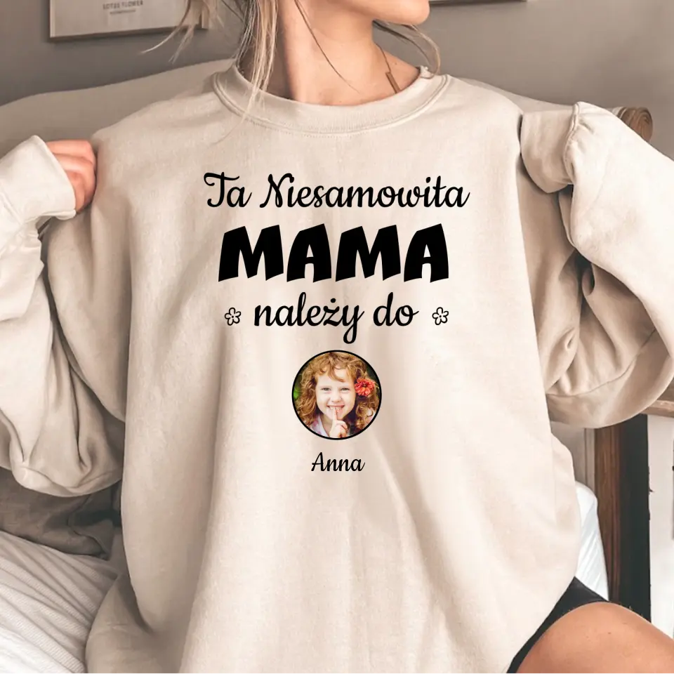 Ta niesamowita mama należy do...