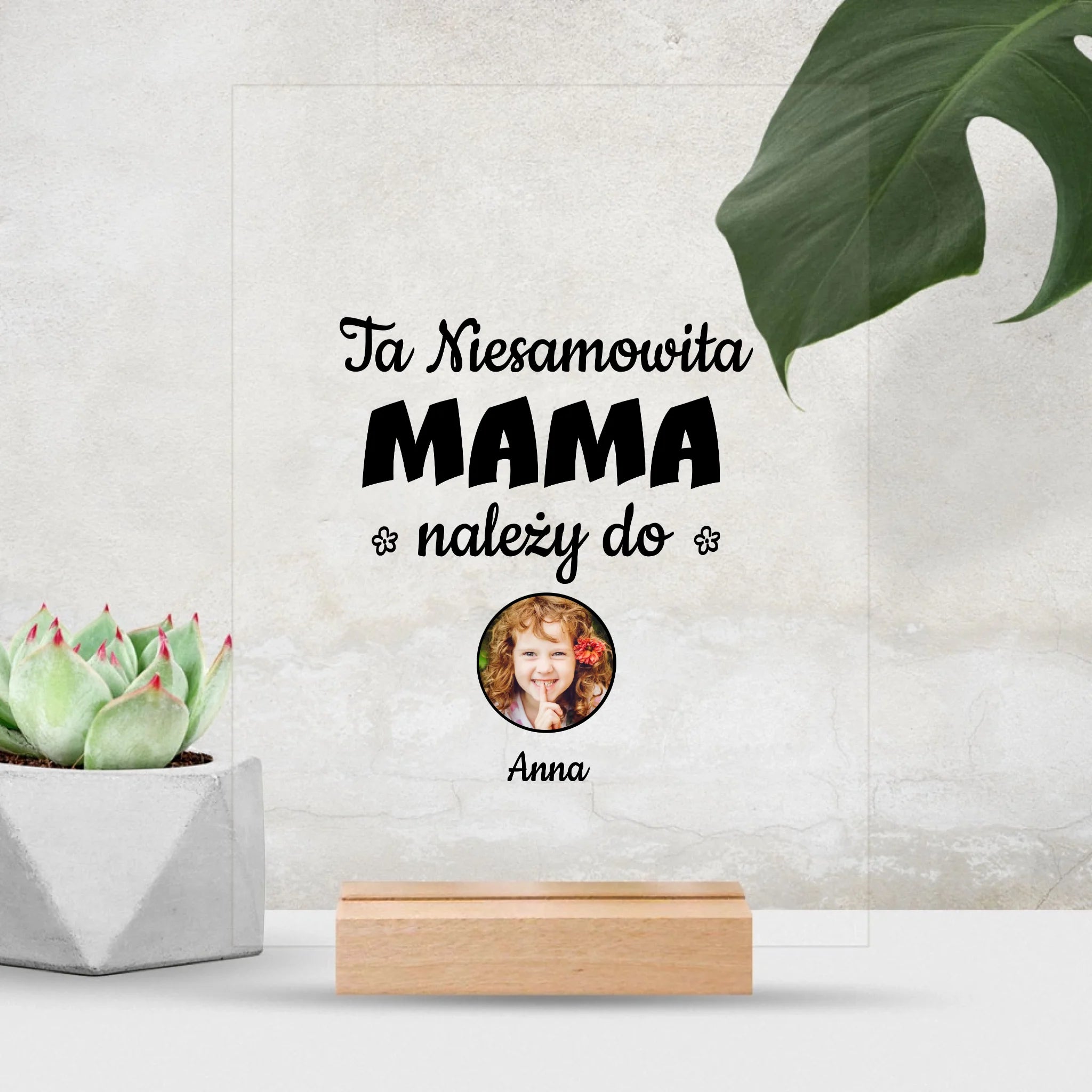 Szkło kwadratowe - Ta niesamowita mama należy do...