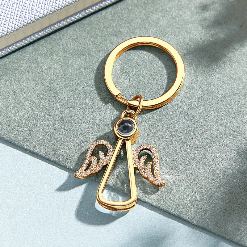 Personalizowany brelok z aniołem i projekcją zdjęcia, prezent dla niej