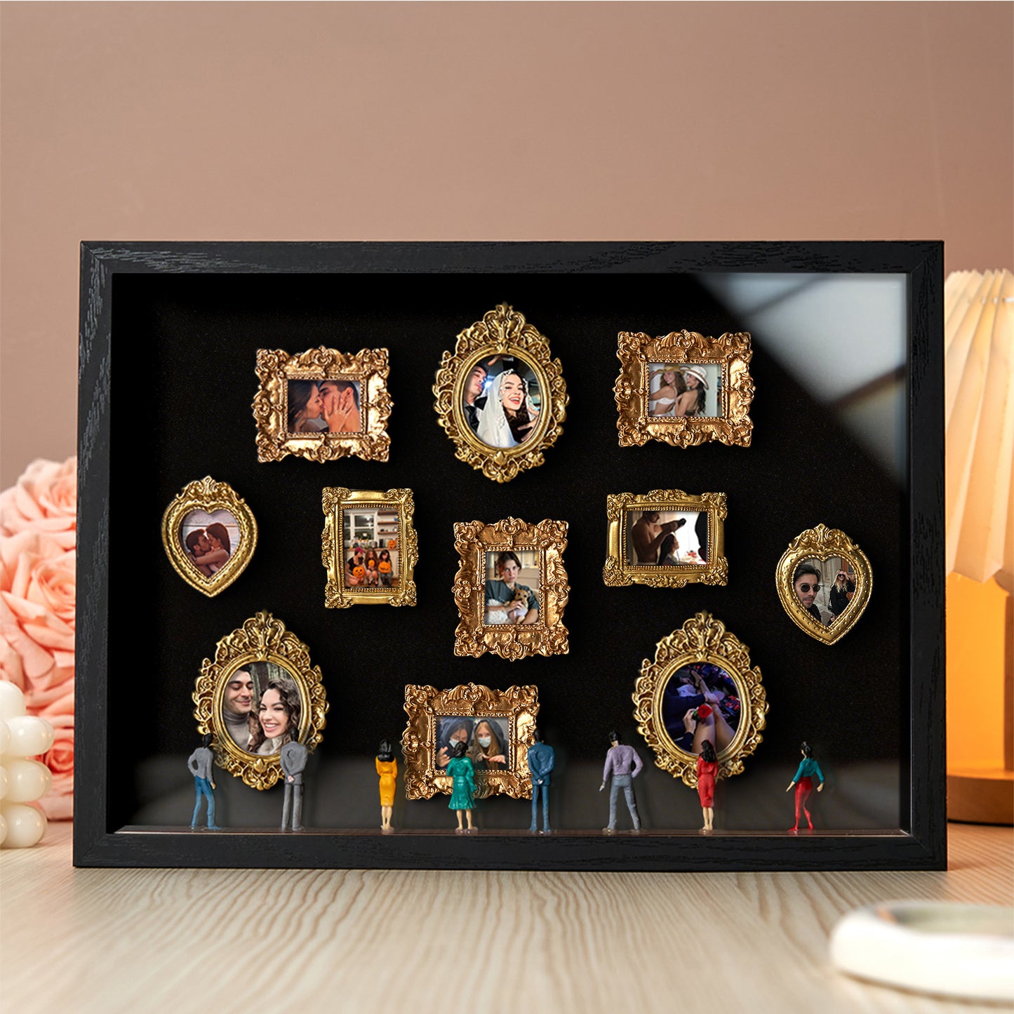 Miniaturowe muzeum w czarnej ramie, personalizowany prezent dla pary na walentynki lub rocznicę
