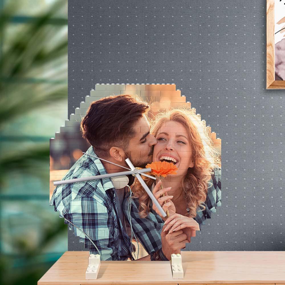 Personalizowany zegar ścienny z klocków dla pary na rocznicę lub prezent
