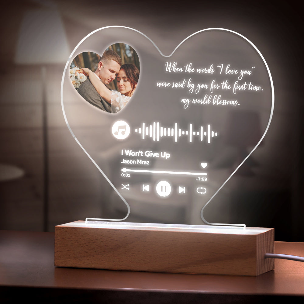 Personalizowana lampka nocna w kształcie serca z grawerem na prezent dla niej