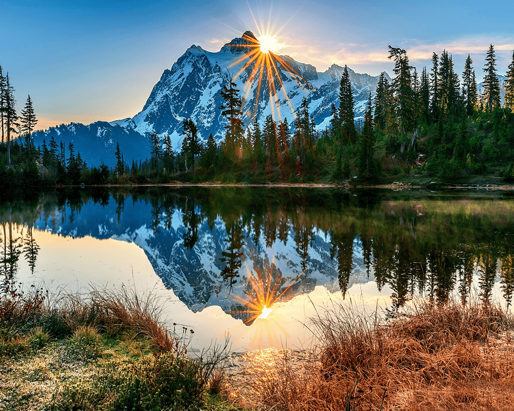 Zachód Słońca Nad Górskim Jeziorem