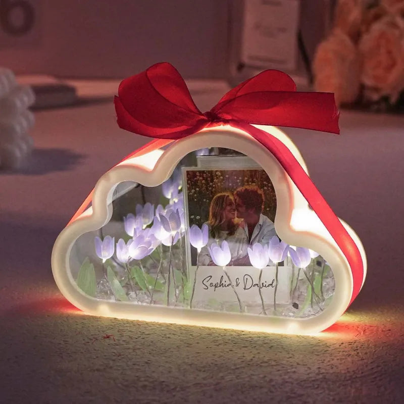 Lampka LED w kształcie tulipana z Twoim zdjęciem na prezent dla niej