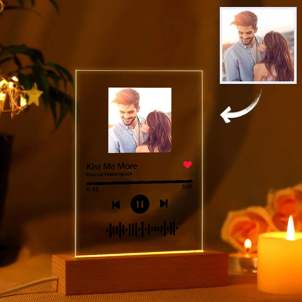 Personalizowana szklana statuetka z muzyką na prezent dla niej, na rocznicę