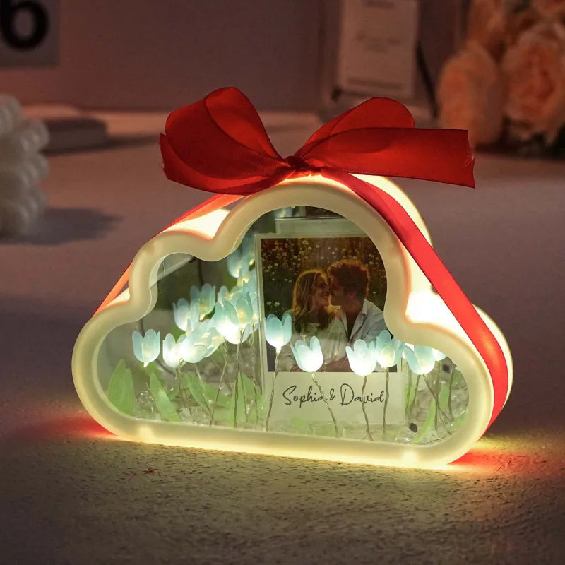 Lampka LED w kształcie tulipana z Twoim zdjęciem na prezent dla niej
