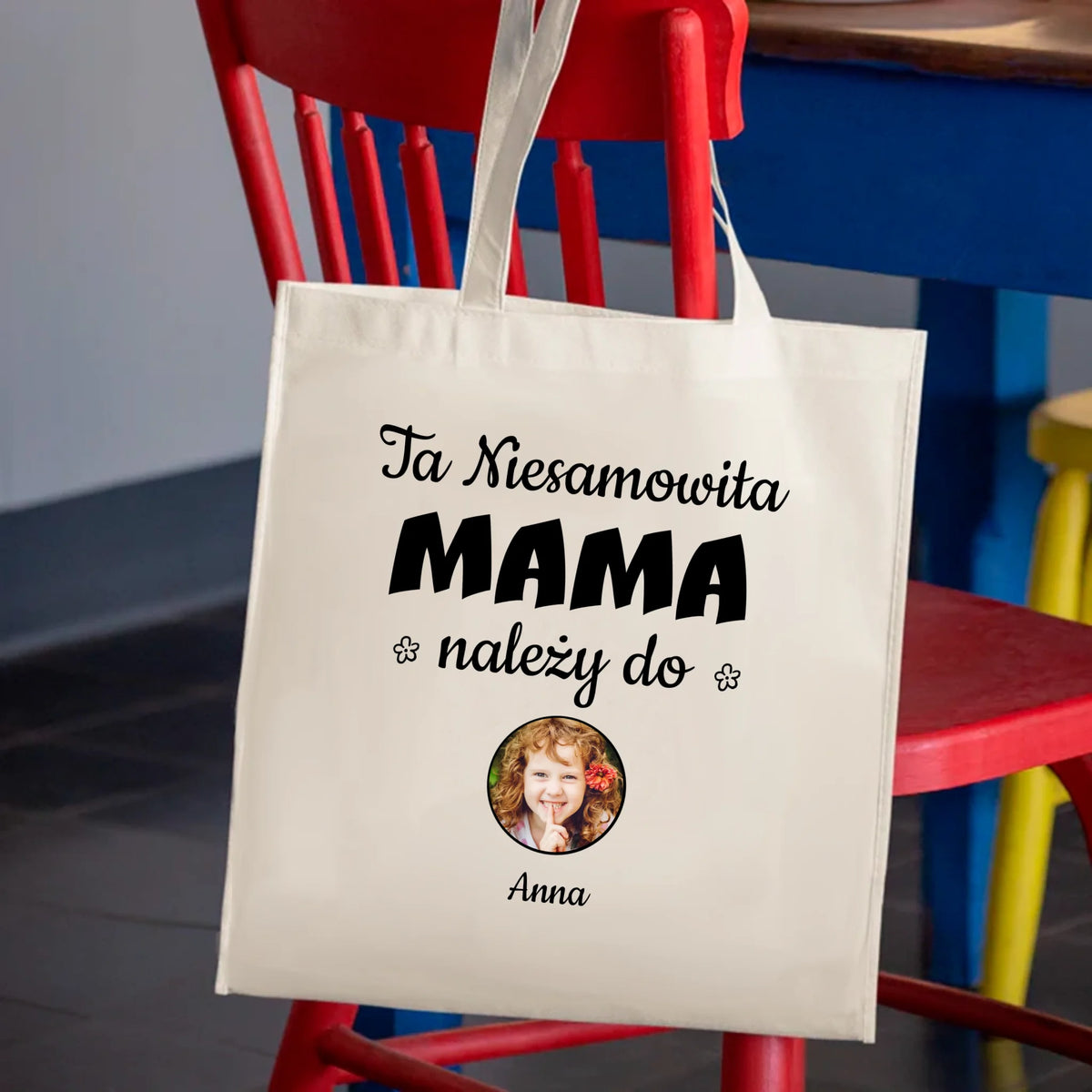 Szkło kwadratowe - Ta niesamowita mama należy do...