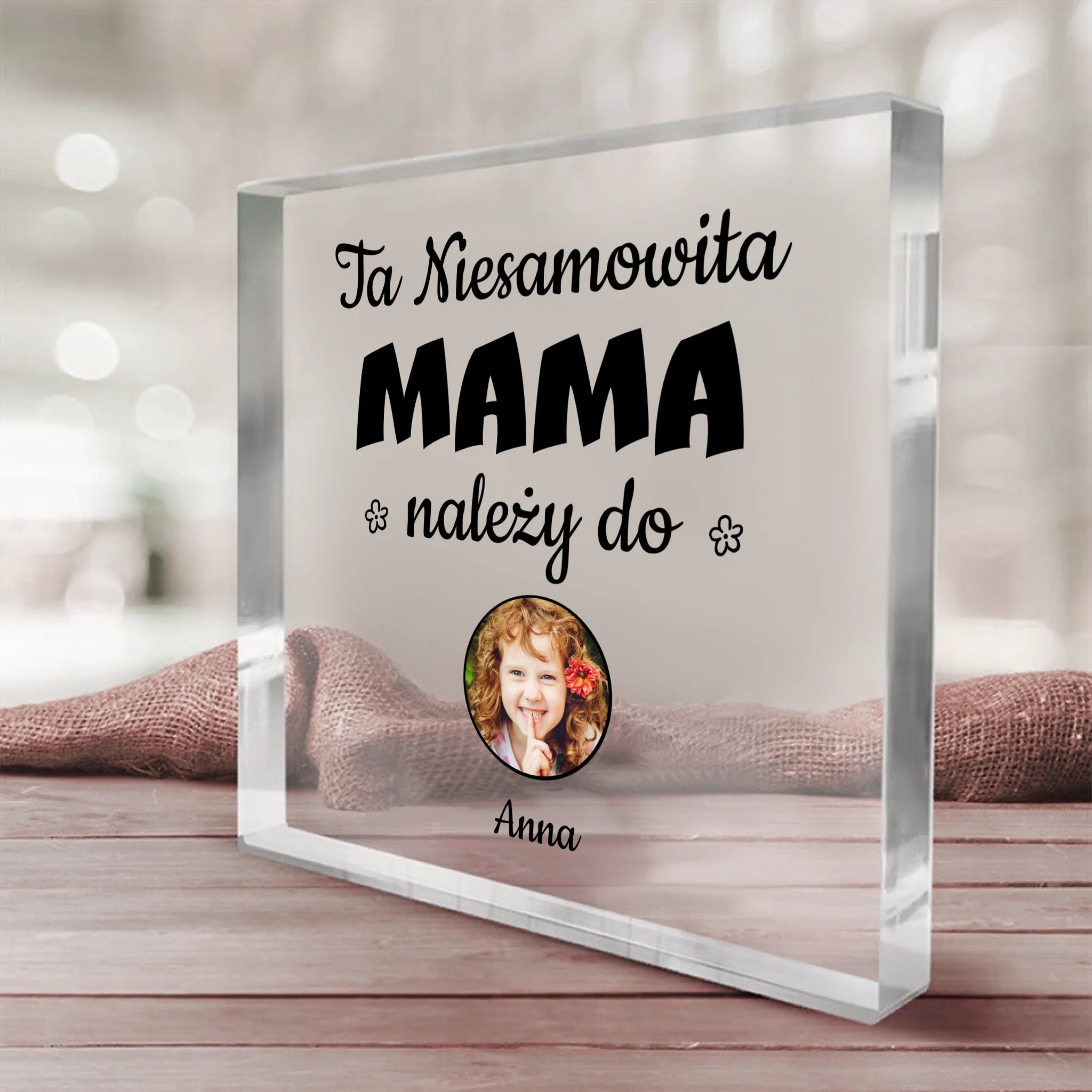 Szkło kwadratowe - Ta niesamowita mama należy do...