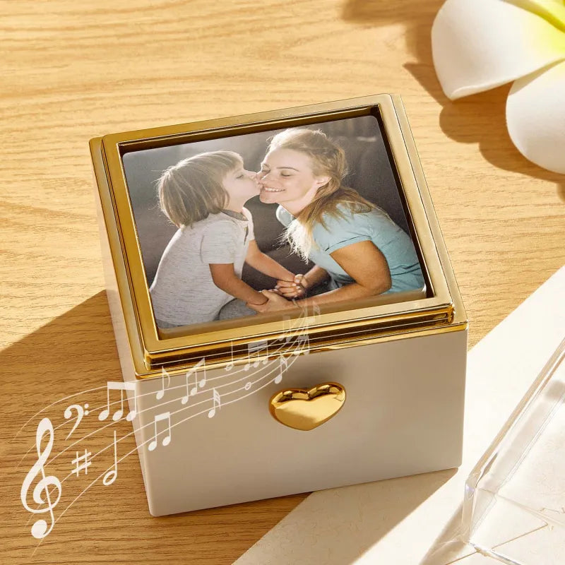 Pudełko muzyczne z personalizowanym tekstem i zdjęciem na Dzień Babci i Dziadka