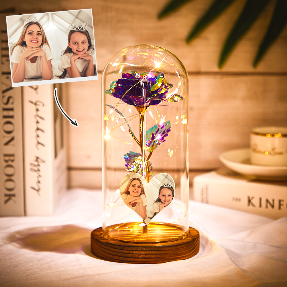 Lampa z różą w szklanej kopule na Dzień Babci - prezent dla babci