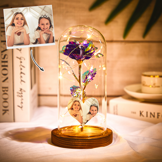 Lampa z różą w szklanej kopule na Dzień Babci - prezent dla babci