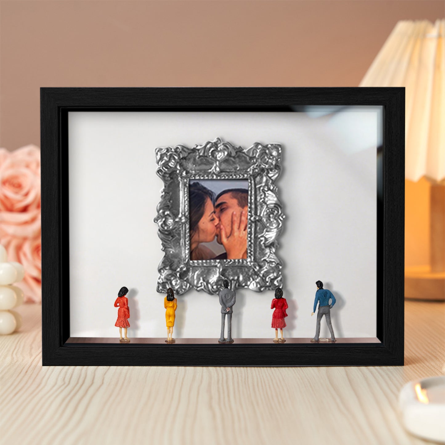 Miniaturowe muzeum w czarnej ramie, personalizowany prezent dla pary