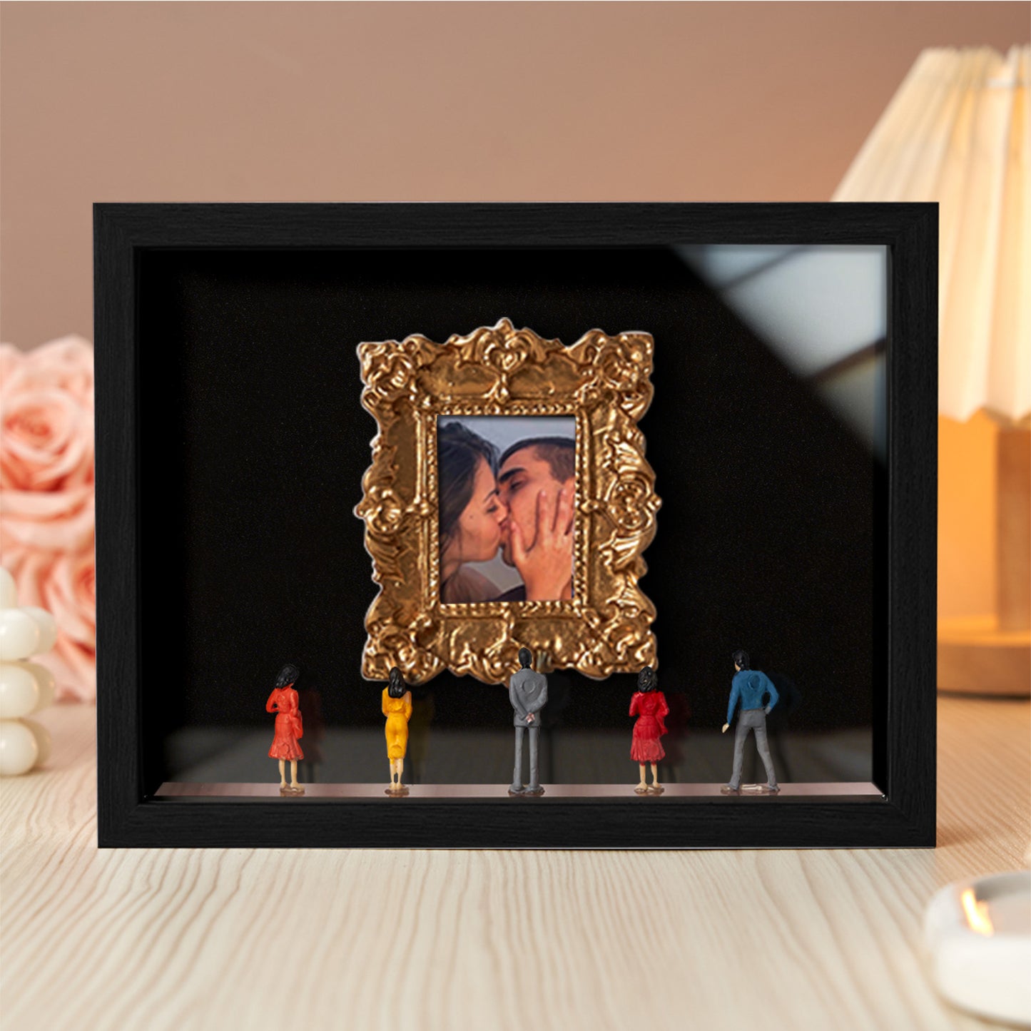 Miniaturowe muzeum w czarnej ramie, personalizowany prezent dla pary na walentynki lub rocznicę