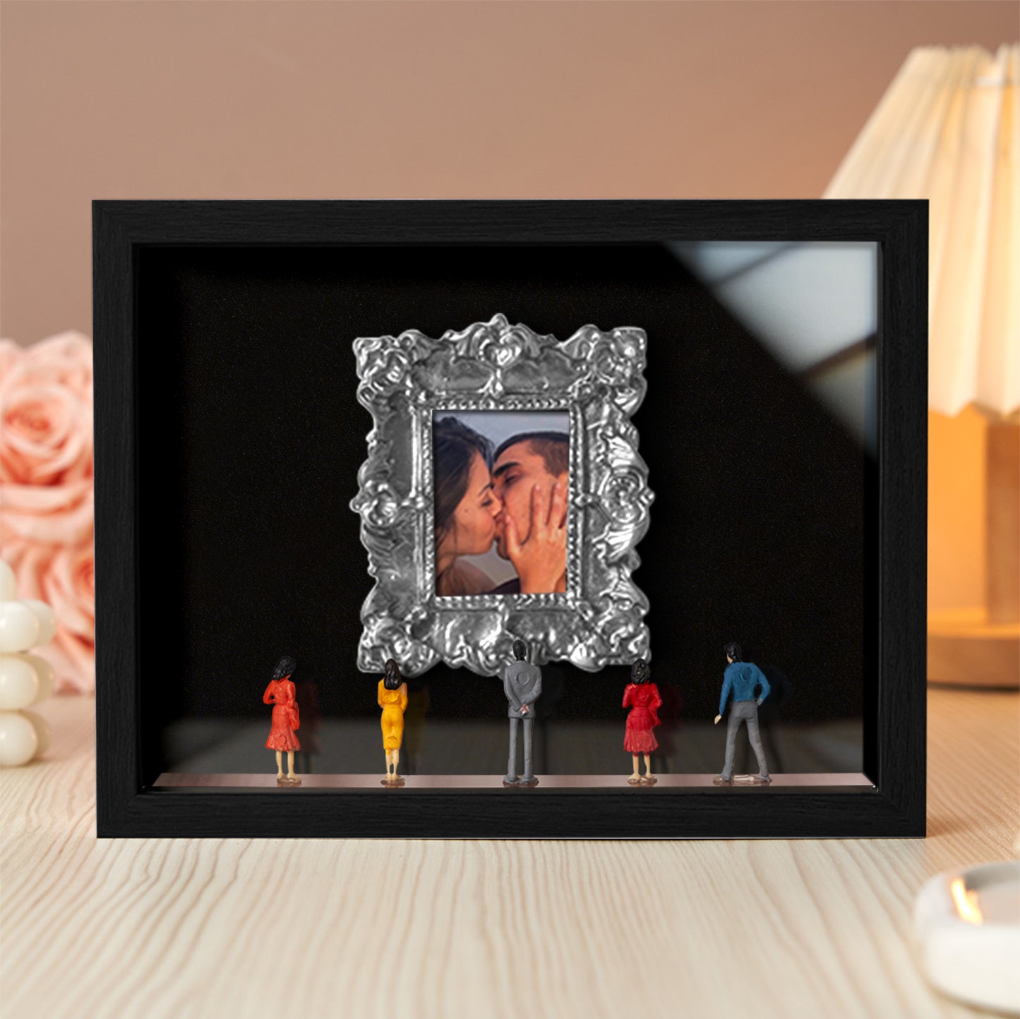 Miniaturowe muzeum w czarnej ramie, personalizowany prezent dla pary na walentynki lub rocznicę