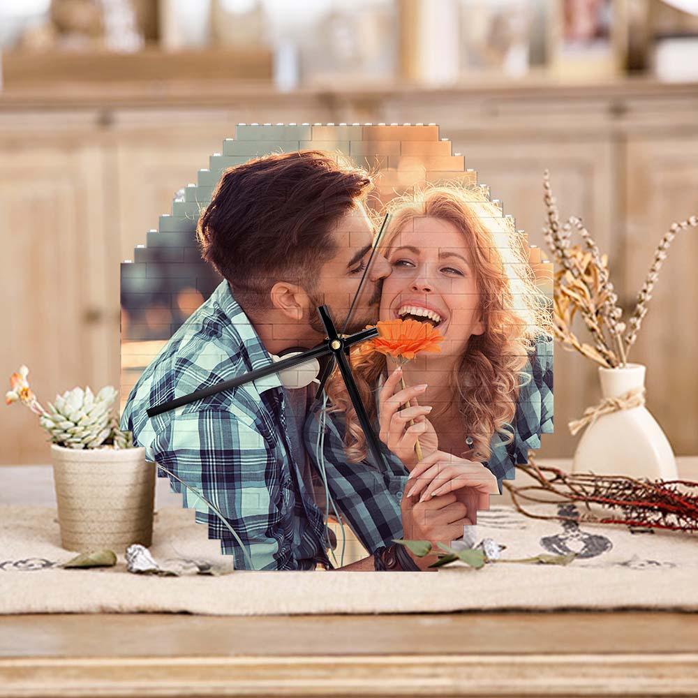 Personalizowany zegar ścienny z klocków dla pary na rocznicę lub prezent