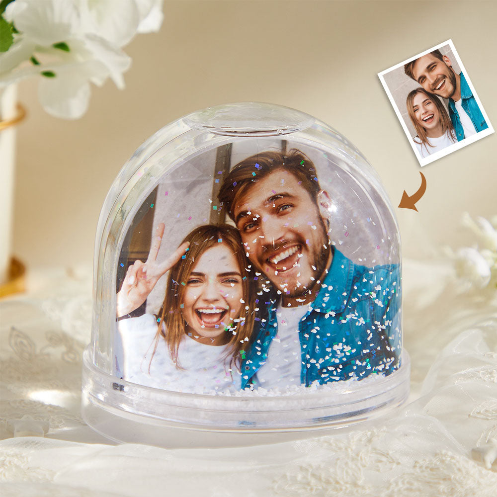 Personalizowana kula śnieżna z zdjęciem dla niej na rocznicę lub walentynki