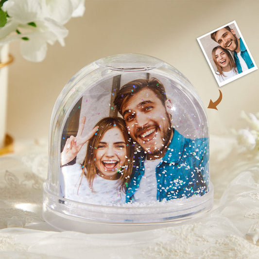 Personalizowana kula śnieżna z zdjęciem dla niej na rocznicę lub walentynki