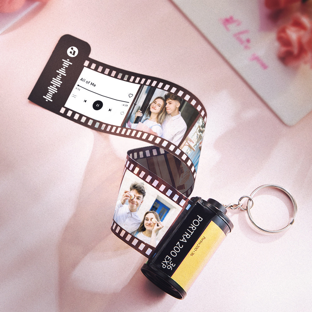 Personalizowany breloczek z kluczykami z tekstem dla taty na prezent z muzyką