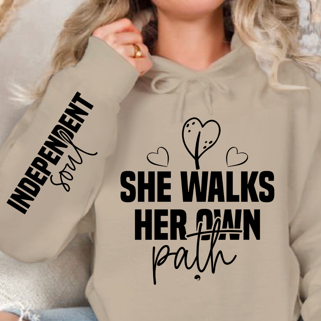 Bluza z kapturem She walks her own path