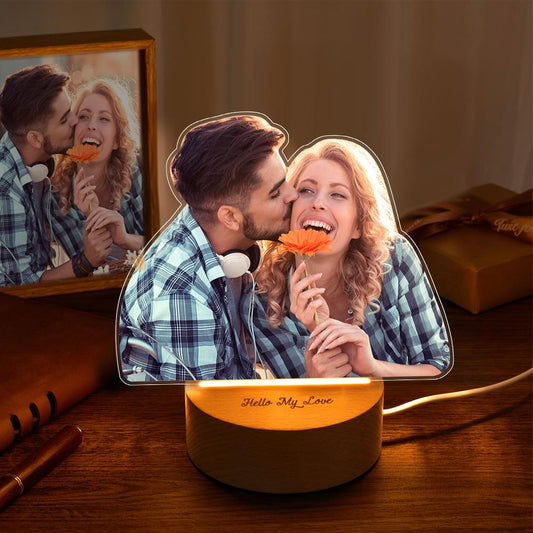 Personalizowana lampka nocna z figurką i tekstem, prezent na Walentynki dla pary
