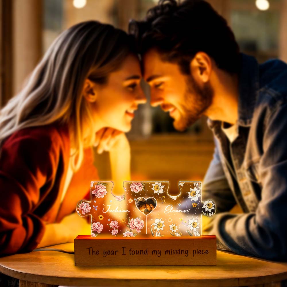 Personalizowana lampka nocna z puzzlami dla pary z kwiatem urodzinowym na prezent