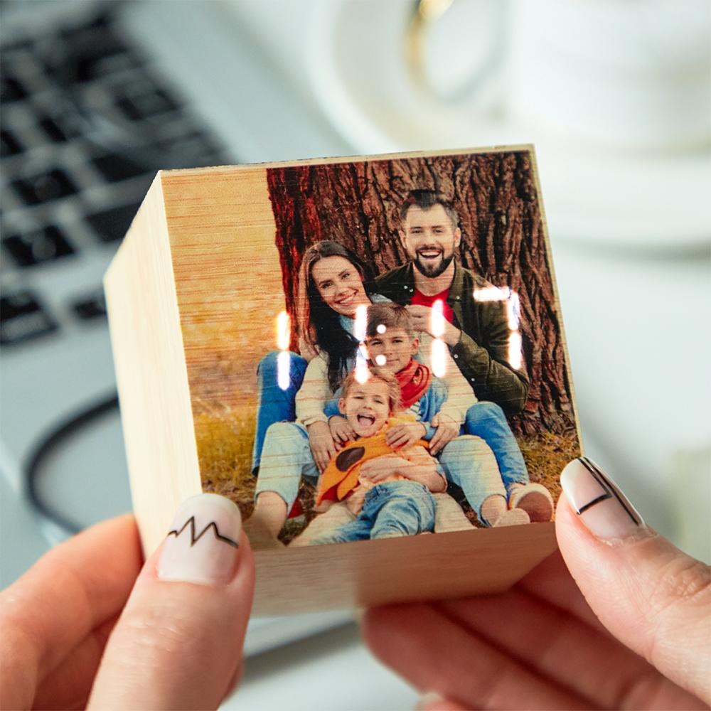 Personalizowany drewniany budzik LED z zdjęciem na prezent dla niej lub niego