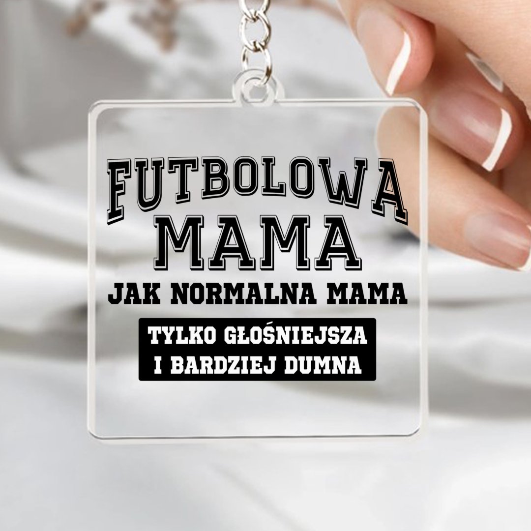 Pamiątki Piłkarskie Brelok Futbolowa mama jak normalna mama tylko głośniejsza i bardziej dumna