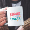 Kubek Z Napisem Healing Is Not Linear