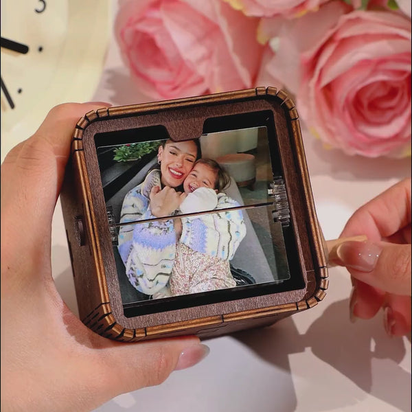 Personalizowany Flipbook z Muzyką i Światłem na Dzień Matki 16 Zdjęć w Ruchu Wyjątkowy Prezent na Urodziny lub Święta