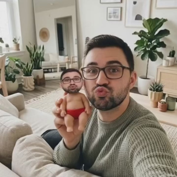 Mini Laleczka z Twoją Twarzą – Śmieszny Personalizowany Prezent