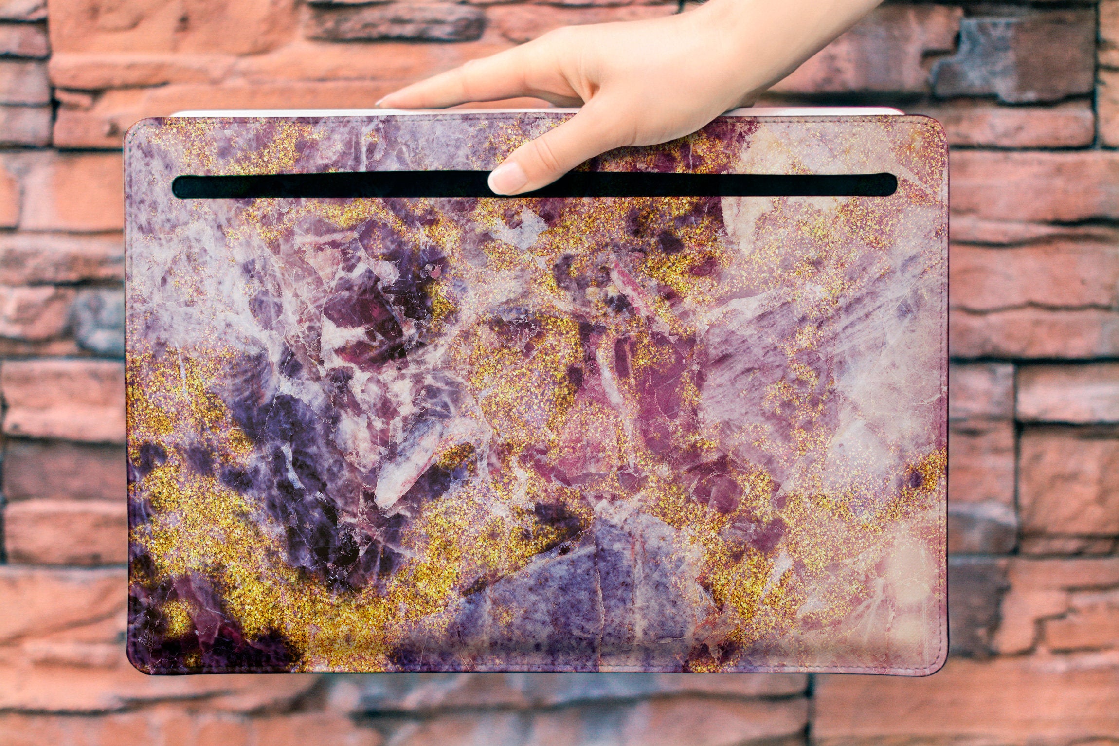 Skórzane etui na Macbooka WCM2511